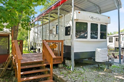556 Jellystone Ave, Hollister, MO, 65672-5730 | Card Image