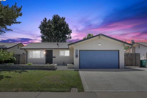 641 Tahoe Dr, Lodi, CA, 95242-2156 | Card Image