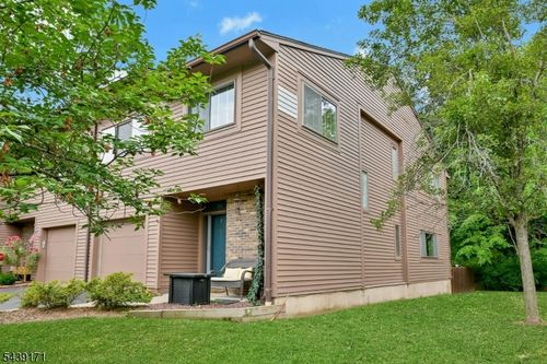 211 Yorktowne Ct, Township Of Washington, NJ, 07676-4356 | Card Image