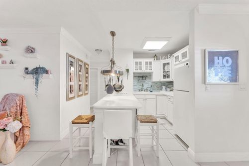 apt-211e-2131 Ne 42nd Ct, Lighthouse Point, FL, 33064-9031 | Card Image