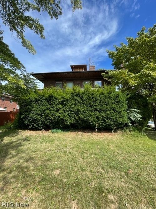 528 Lincoln Way E, Massillon, OH, 44646-6826 | Card Image