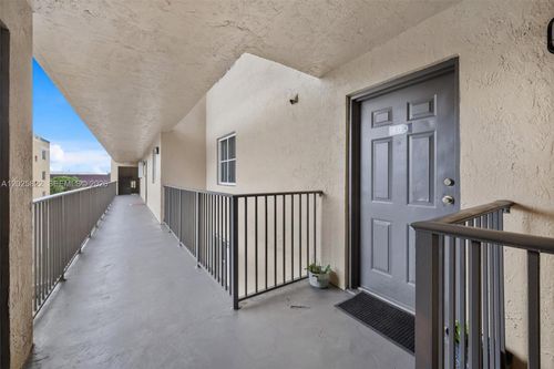 17-403-14951 Sw 82nd Ln, Miami, FL, 33193 | Card Image