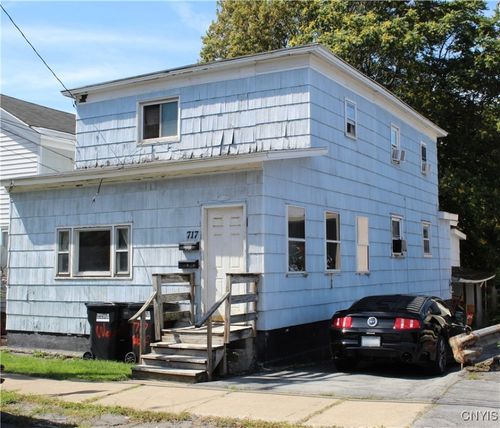 717 Wolf St, Syracuse, NY, 13208-1221 | Card Image