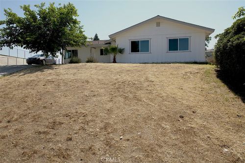 2425 Castle Dr, Bakersfield, CA, 93306-3541 | Card Image