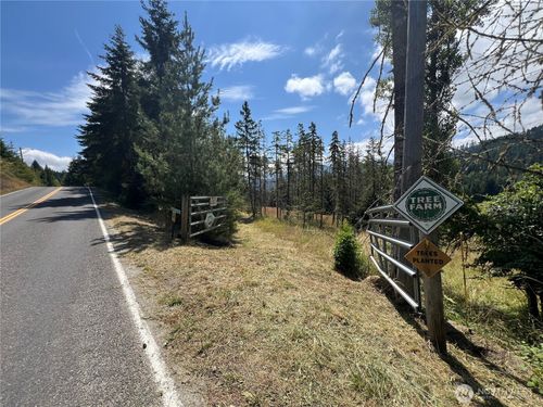 382 Lost Mountain Rd, Sequim, WA, 98382-7925 | Card Image