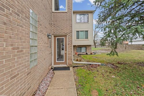 42375 Lochmoor St, Clinton Township, MI, 48038-1776 | Card Image