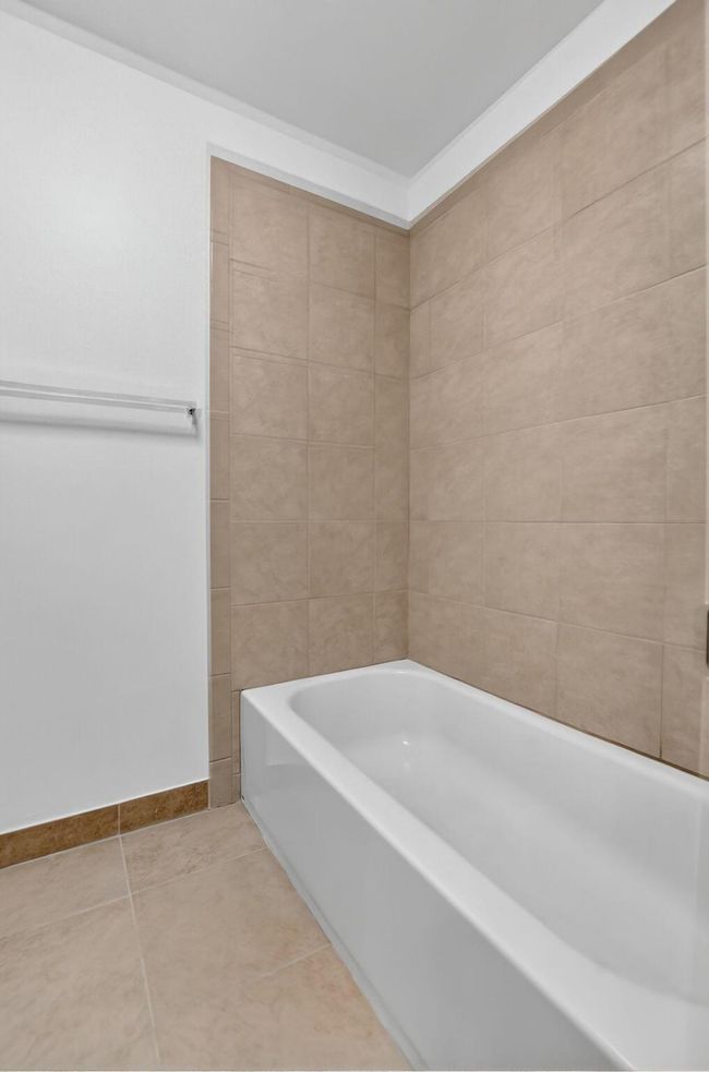 APT-19D - 1010 Ne 8 Th Ave, Condo with 2 bedrooms, 2 bathrooms and null parking in Delray Beach FL | Image 27