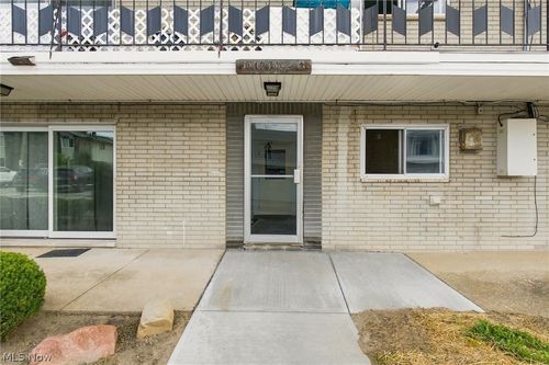 g203-1402 Golden Gate Blvd, Mayfield Heights, OH, 44124-6838 | Card Image