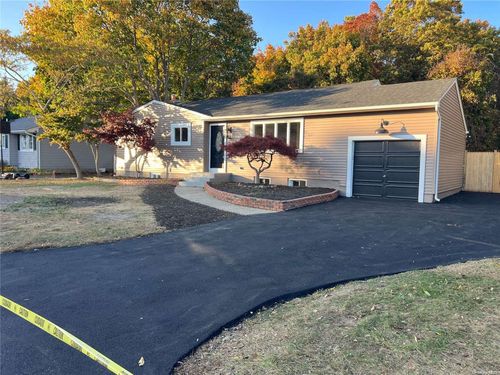 5 Albert St, Shoreham, NY, 11786-2021 | Card Image