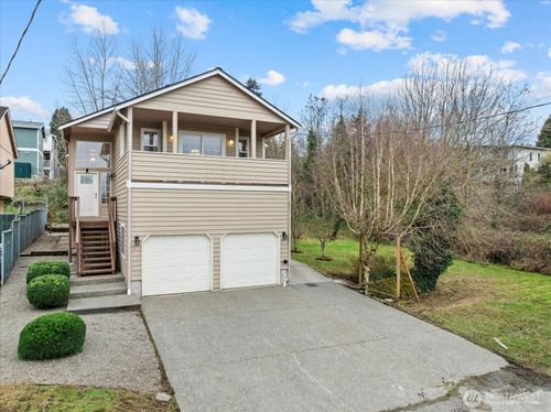 3001 S Charlestown St, Seattle, WA, 98144-6829 | Card Image