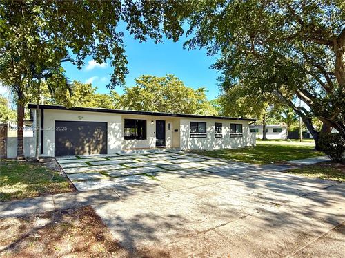 325 Ne 121st Ter, North Miami, FL, 33161-5335 | Card Image