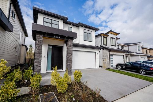 7515 205 St, Langley, BC, V2Y3S8 | Card Image
