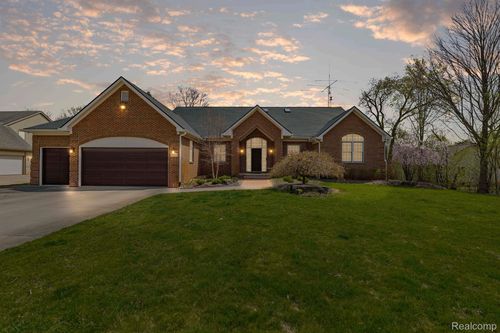 28468 Schroeder St, Farmington Hills, MI, 48331-3105 | Card Image
