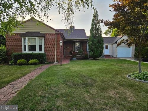 5 E Taunton Ave, BERLIN, NJ, 08009-1622 | Card Image