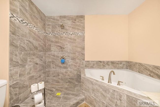 2492 E 2100 N, House other with 6 bedrooms, 4 bathrooms and 2 parking in Hamer ID | Image 23