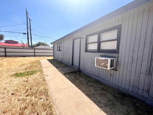 529 42nd St, Lubbock, TX, 79404 | Card Image