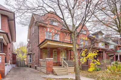 557 Markham St, Home with 5 bedrooms, 6 bathrooms and 2 parking in Toronto ON | Image 2