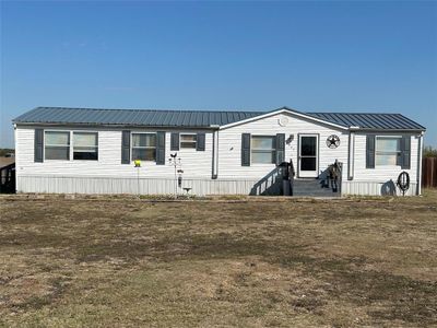 Manufactured / mobile home with a front yard | Image 2