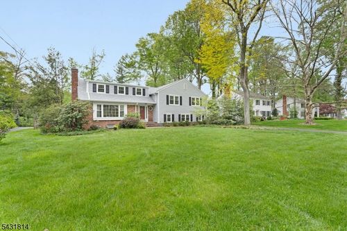28 Bennington Rd, Morristown, NJ, 07960-6127 | Card Image