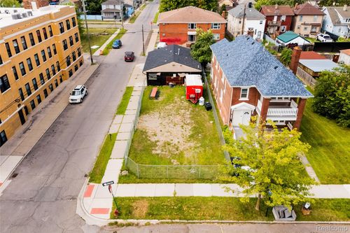 8030 Pitt St, Detroit, MI, 48209-3704 | Card Image