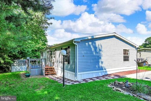4 Hawthorne Ln, HAMBURG, PA, 19526-8236 | Card Image