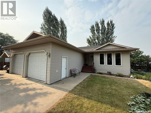 100 6 Ave E, Shellbrook, SK, S0J2E0 | Card Image