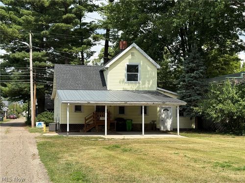 515 E 3rd St, Dover, OH, 44622-1815 | Card Image