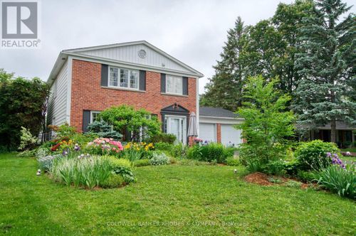 1666 Amberdale Cres, Ottawa, ON, K1H7B3 | Card Image