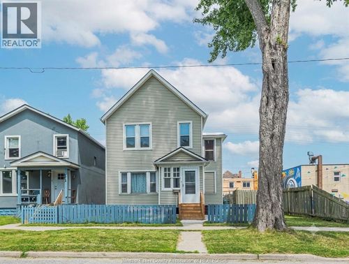 576 Janette Ave, Windsor, ON, N9A4Z5 | Card Image