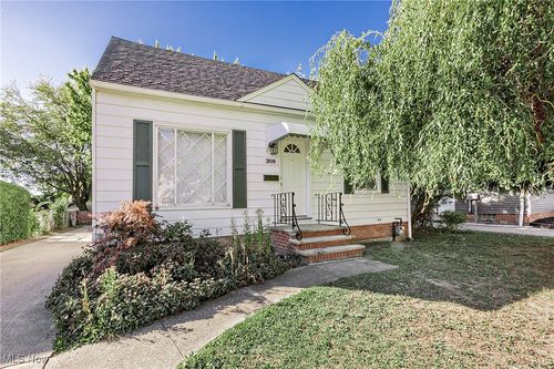 20540 Fuller Ave, Euclid, OH, 44123-2643 | Card Image