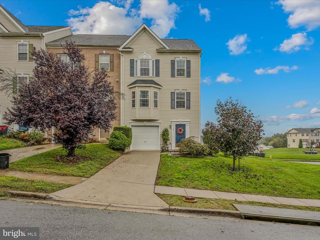 Raphael Ct, Martinsburg, WV 25403