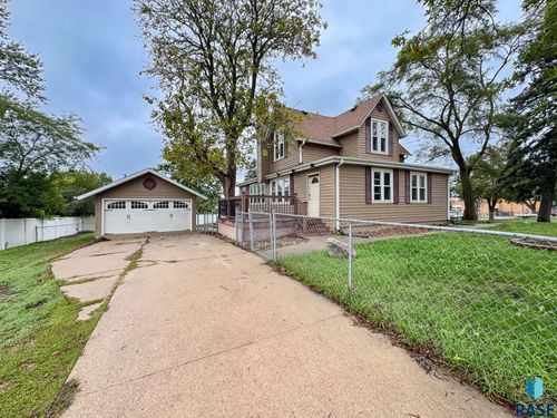 1501 W 9th St Street, Sioux Falls, SD, 57104 | Card Image