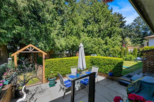 1028 Jenkins Ave, Victoria, BC, V9B2N7 | Card Image