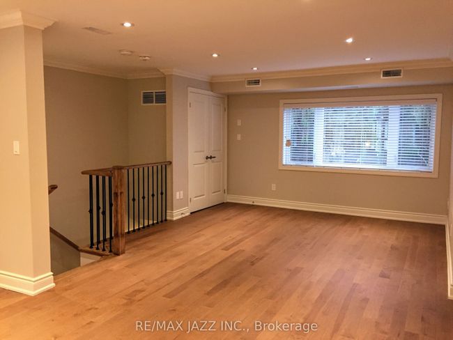 202 - 1303 Bayview Ave, Home with 2 bedrooms, 1 bathrooms and null parking in Toronto ON | Image 7