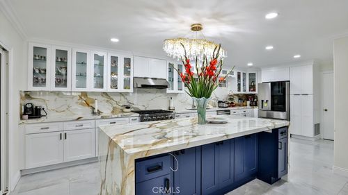 17230 San Lorenzo Cir, Fountain Valley, CA, 92708-3929 | Card Image
