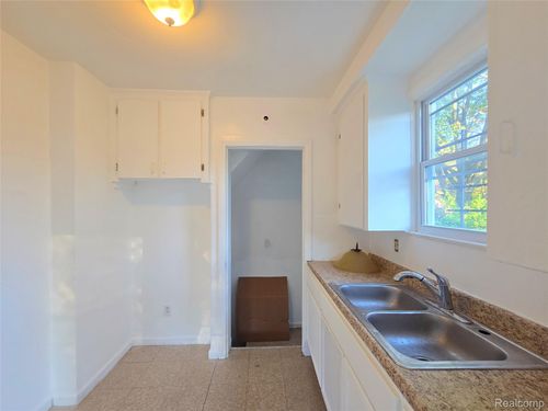 16740 Stahelin Ave, Detroit, MI, 48219-4148 | Card Image