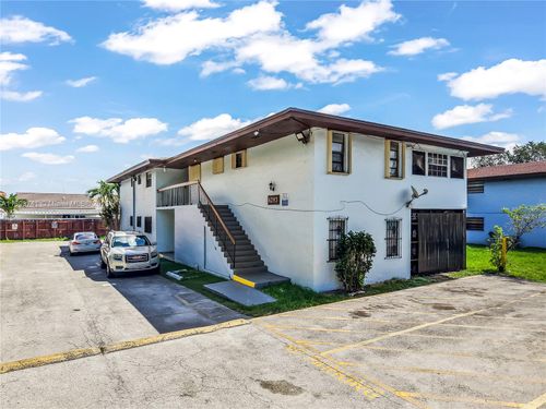 2-6283 24th Ave, Hialeah, FL, 33016-6958 | Card Image