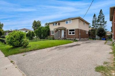 1098 Cedar St, Home with 3 bedrooms, 1 bathrooms and 4 parking in Oshawa ON | Image 3