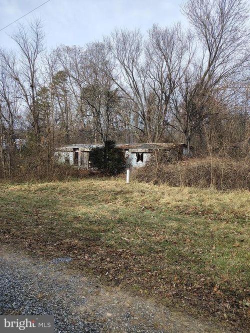 381 Redwood Dr, Rileyville, VA, 22650-2208 | Card Image