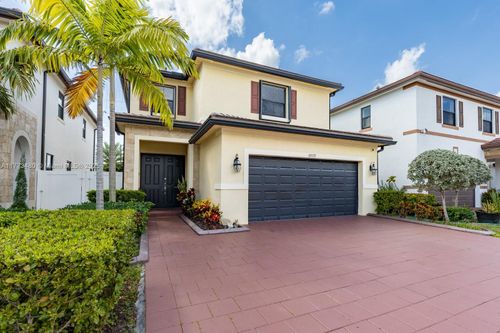 10572 W 35th Way, Hialeah, FL, 33018-2126 | Card Image
