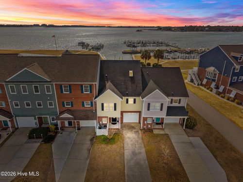 305 E Bay Dr, Sneads Ferry, NC, 28460-9765 | Card Image