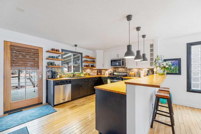 43 Coachwood Place Sw, House other with 4 bedrooms, 4 bathrooms and 4 parking in Calgary AB | Image 17