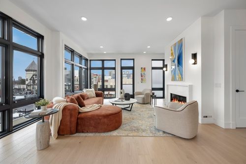 pha-14 Green St, Brookline, MA, 02446-3302 | Card Image