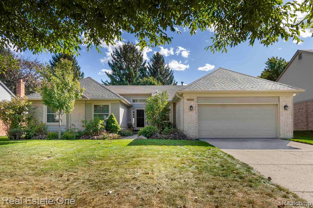 Dunbarton Dr, Novi, MI 48375