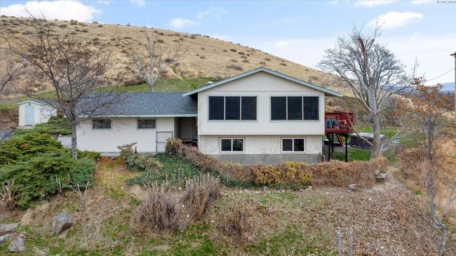 73805 N Demoss Rd, Home with 3 bedrooms, 3 bathrooms and null parking in Benton City WA | Image 49