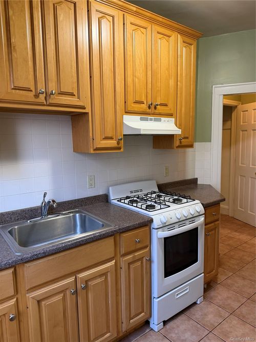 322 Jericho Tpke, Floral Park, NY, 11001-2108 | Card Image