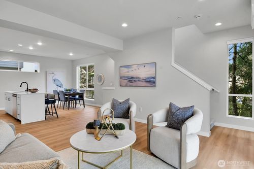 c2-222 124th St Sw, Everett, WA, 98204-5827 | Card Image