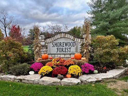 454 Roxbury Rd, Valparaiso, IN, 46385 | Card Image