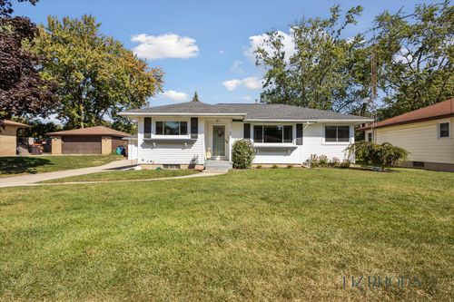 4131 Pineview St, Grandville, MI, 49418-1752 | Card Image
