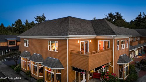 123 S Hemlock St, Cannon Beach, OR, 97110-2076 | Card Image
